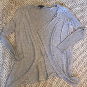Gray cardigan cut and casual